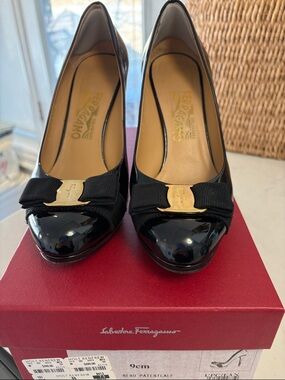 Salvatore Ferragamo Vara Bow black patent stiletto size 7.5